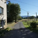 Les Neuf Bouleaux Bed & Breakfast Job