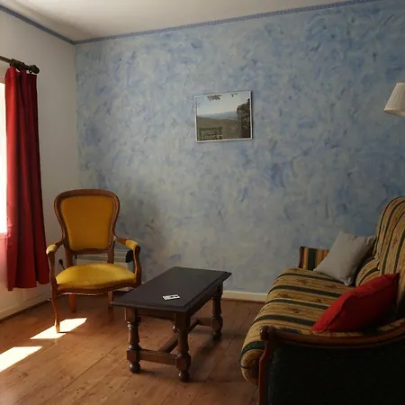 Les Neuf Bouleaux 3* Job