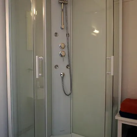 Les Neuf Bouleaux Bed & Breakfast 3*