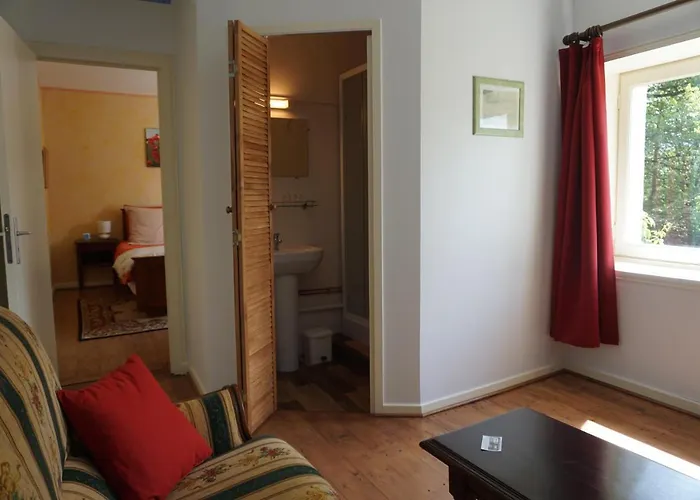 Les Neuf Bouleaux Job